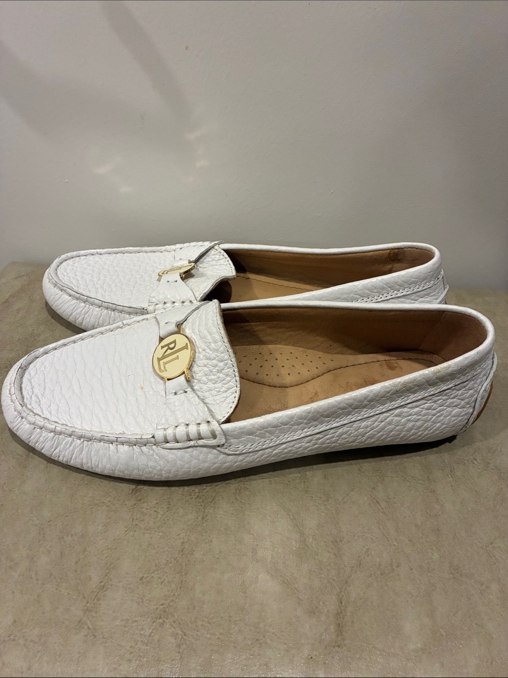 Ralph Lauren White Pebbled Leather RL Medallion Loafers - Picture 4 of 7